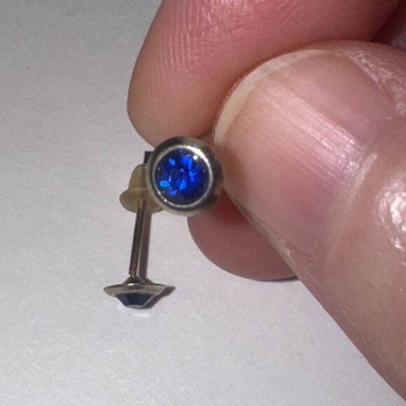 5 Mm Round Sapphire Blue Cz And Sterling Post Earrings - Picture 12 of 13